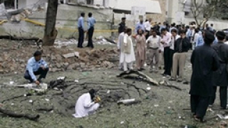 8 загинаха при взрив пред датското посолство в Пакистан
