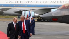 На Тръмп само бизнес му е в главата, на Путин - идеология, а Европа отива на фронта с една ръка зад гърба
