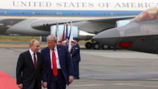 На Тръмп само бизнес му е в главата, на Путин - идеология, а Европа отива на фронта с една ръка зад гърба