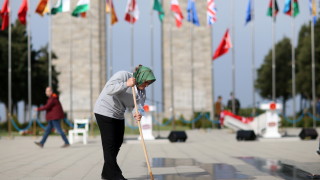 Публично разследване установи че около 200 000 деца млади хора