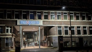 Завод до зараснал с плевели парцел в южен Китай се