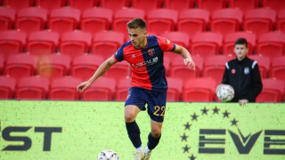 Крилото Кевин Додай записа повторен дебют за Влазня два дни