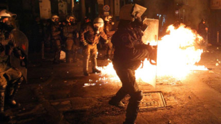 В Атина са задържани десетки протестиращи