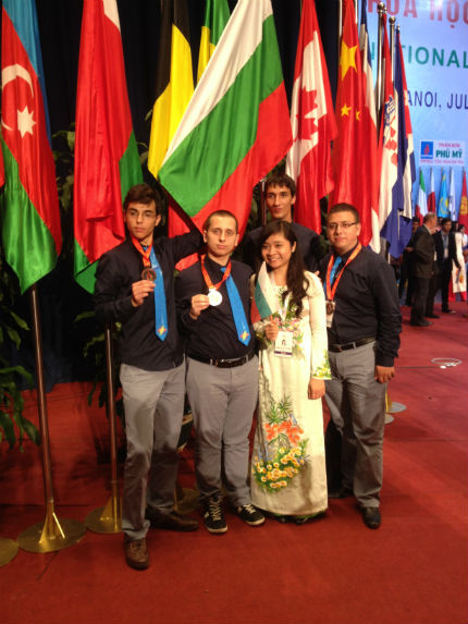 Три медала за България от Международната олимпиада по химия