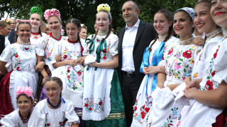 Радев: За магията на българския фолклор няма възраст