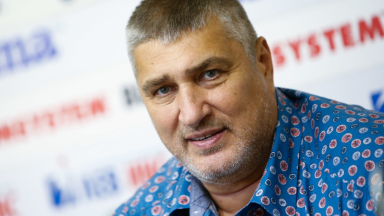 Президентът на българската федерация по волейбол Любо Ганев също взе
