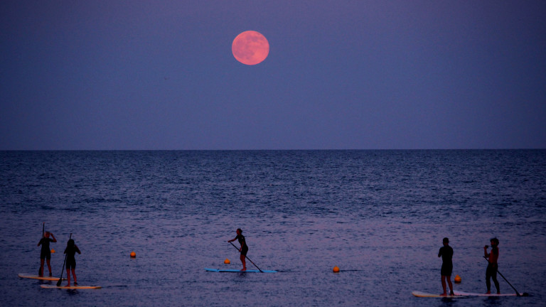 Какво носи "ягодовата" луна през юни 2024 на всяка зодия