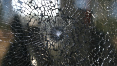 Счупиха стъкло на градски автобус с пътници в Бургас
