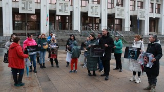 Протести срещу насилието над деца се проведоха в София Пловдив и