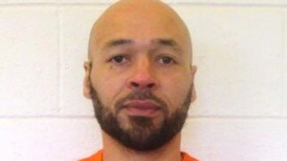 Губернаторът на Оклахома Кевин Стиит предостави помилване на осъдения на