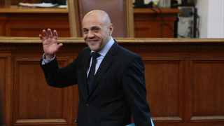 Томислав Дончев нямал общо с позицията на брат си в община Габрово