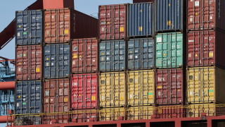 Транспортни контейнери от Китай се натрупват в Русия на фона