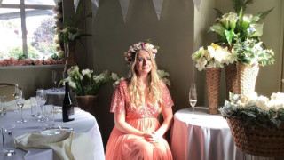 Пазаруването на булчинска рокля обикновено е мечтана и приятна дейност