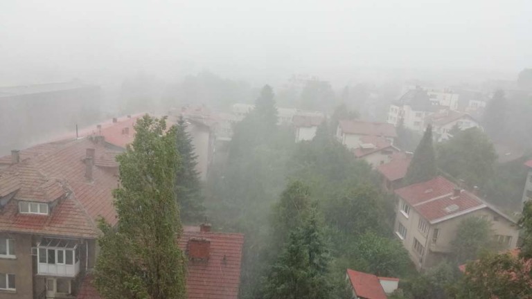 Буря се е разразила в Симеоновград. За силни ветрове и