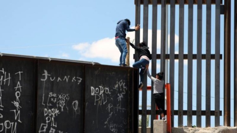 Тръмп влага нови $7,2 млрд в стената по границата с Мексико