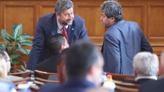 Демократична България имат нагласата да отидат на среща с Има