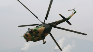В Индия се разби военен хеликоптер