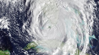Ураганът Ирма вилнее в централната част на Флорида съобщиха от
