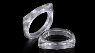Бившият дизайнер на Apple Джони Айв и диамантеният пръстен