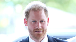 Няколко месеца след последното си посещение на Острова принц Хари