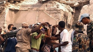 В Хаити търсят избягали затворници след труса