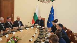 Радев с първи удар като премиер: Ревизира всички министерства