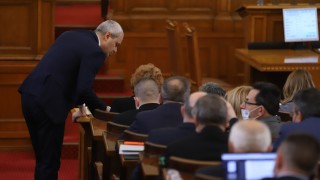 Депутатите започнаха днешното пленарно заседание със спор по предложението на