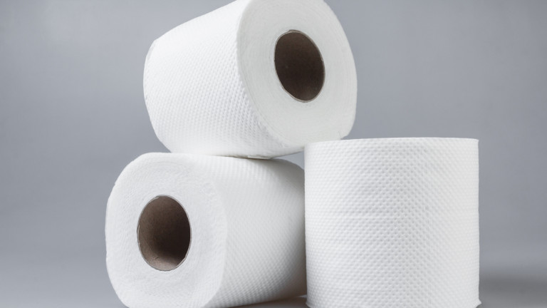 Един от най-големите вносители на тоалетна хартия на Острова трупа 600 тона запаси