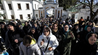 Напрежение и сблъсъци избухнаха пред Киевско Печорската лавра след Украинската православна