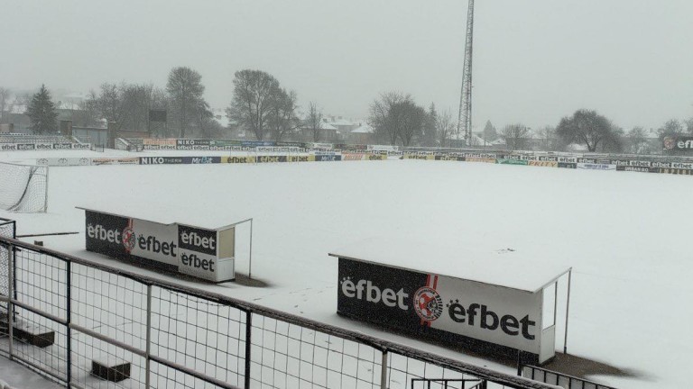 Снежната обстановка в Северна България продължава да създава сериозни проблеми