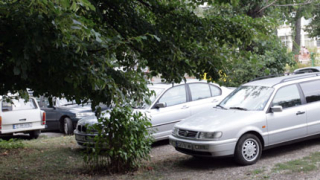 14 хил.лв. глоби за ден заради паркиране в зелени площи