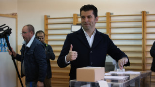 Бившият премиер и съпредседател на Продължаваме промяната Кирил Петков упражни