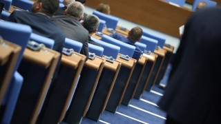 При първата ротация в парламента сглобката работи добре и се захваща с ПВУ и Шенген