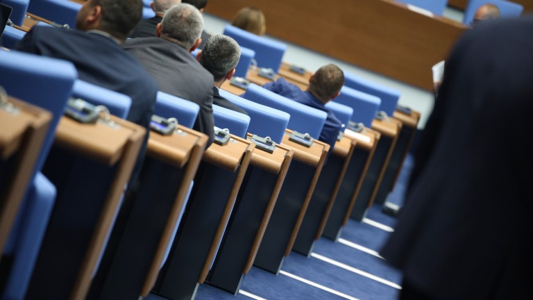 Депутатите се скараха за ветото, наложено от президента Румен Радев