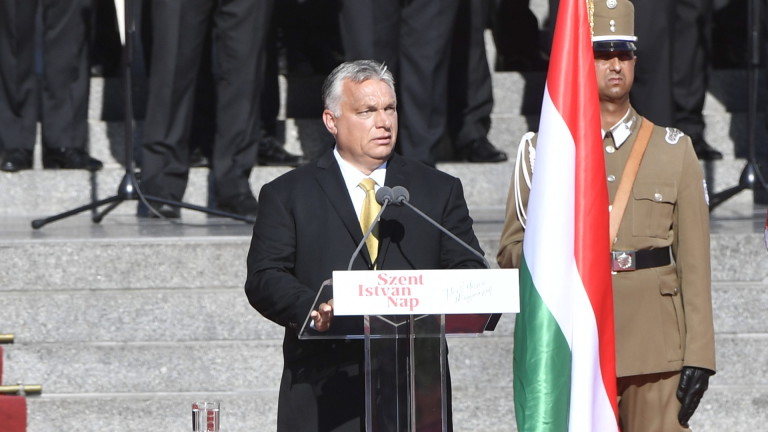 Редактор на вестник в Унгария уволнен заради публикуването на семейна снимка на Орбан