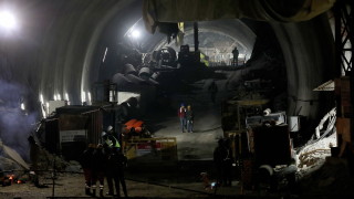 Започва процесът по изваждането на индийските работници от срутения тунел