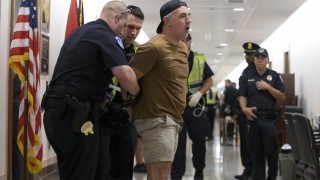 80 задържани при протест срещу здравната реформа на републиканците във Вашингтон