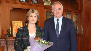 Министърът на младежта и спорта Весела Лечева и кметът на