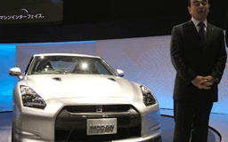 Nissan GT-R „стъпва“ и на състезателната писта