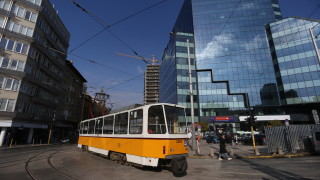 Трамвай и лек автомобил се сблъскаха в София съобщава БНР 10 годишно