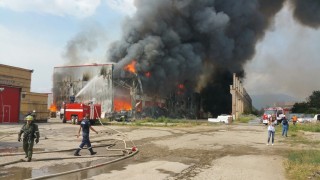 Пожарът който избухна в склад за дрехи в Казичене в