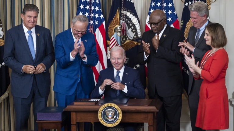 Президентът Джо Байдън подписа в Белия дом мащабен закон за