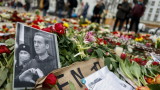  Московчани и през днешния ден оставят цветя на гроба на Навални 