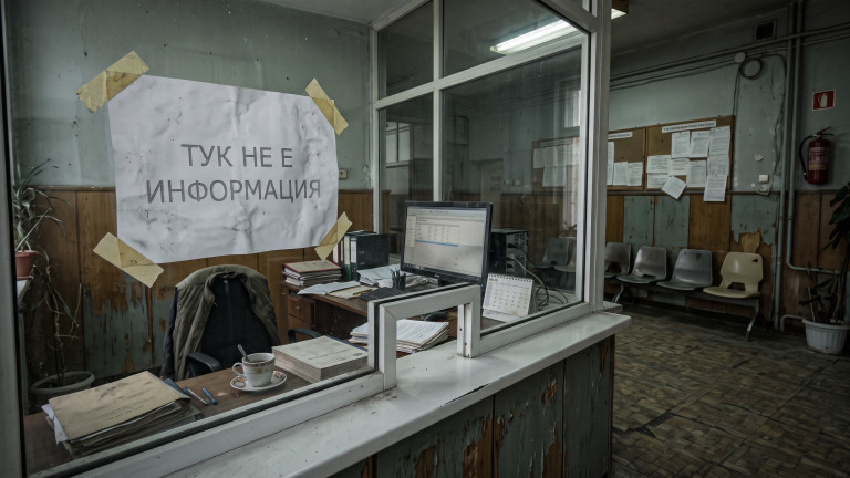 Изкуственият интелект вече намалява чиновниците. Не и в България
