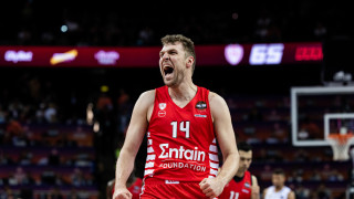 Българският национал Александър Везенков направи дабъл дабъл от 17 точки и