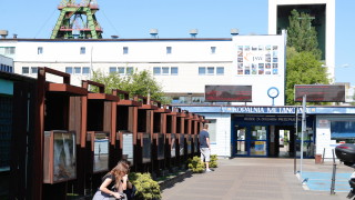 Продължава спасителната операция след земетресение в мина в Полша Трима