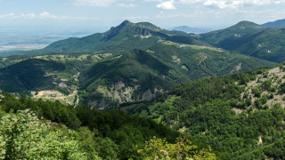 Планински спасители издирваха цяла нощ гъбар в Родопите съобщава БТА Акцията