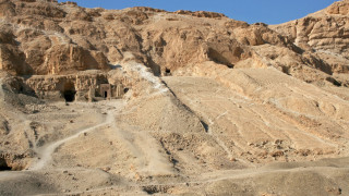 Прекратиха търсенето на тайна стая в гробницата на Тутанкамон