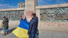 Вандали заляха с боя паметника Альоша в Бургас