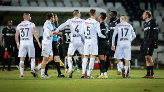 Футболистите на Славия и ЦСКА стигнаха до физическа саморазправа в